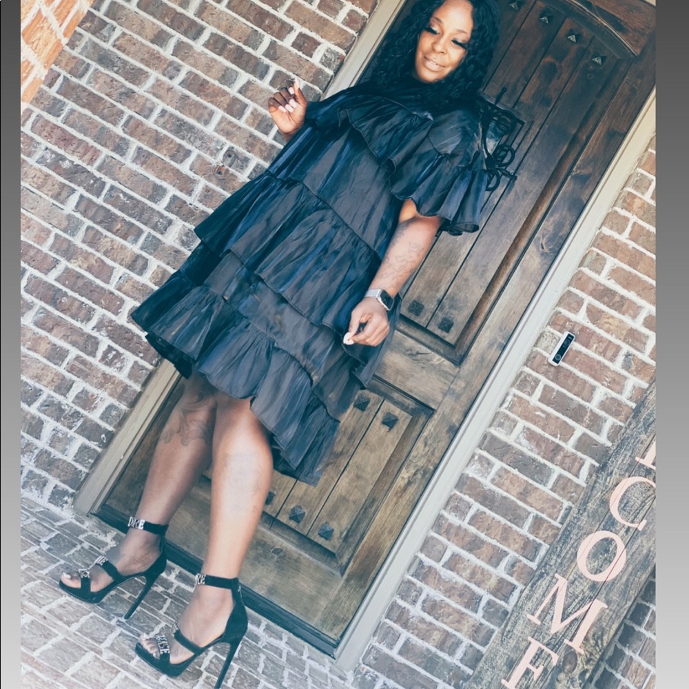 Danni ( Ruffle Silk Dress ) - Picture 2 of 6